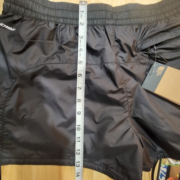 The North Face Medium Black Mesh Lined Relaxed Fit Hydrenaline Shorts NWT - Picture 8 of 8